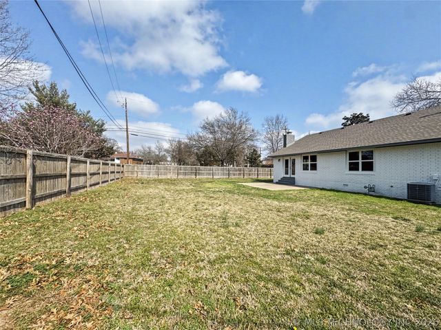 1202 S Ross Avenue, Tahlequah, OK 74464