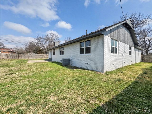 1202 S Ross Avenue, Tahlequah, OK 74464