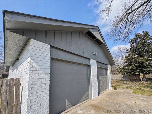 1202 S Ross Avenue, Tahlequah, OK 74464