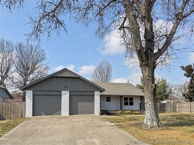 1202 S Ross Avenue, Tahlequah, OK 74464