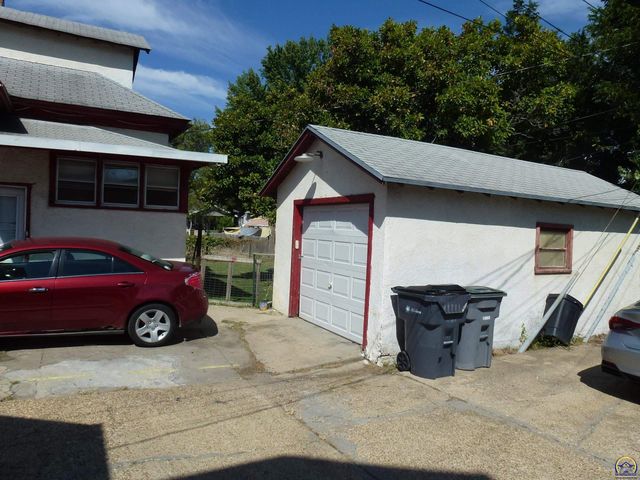 718 W 6th Ave, Emporia, KS 66801