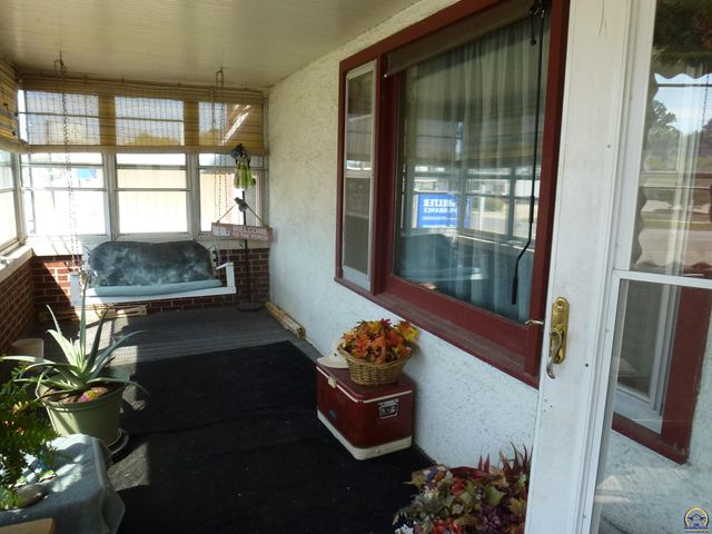 718 W 6th Ave, Emporia, KS 66801