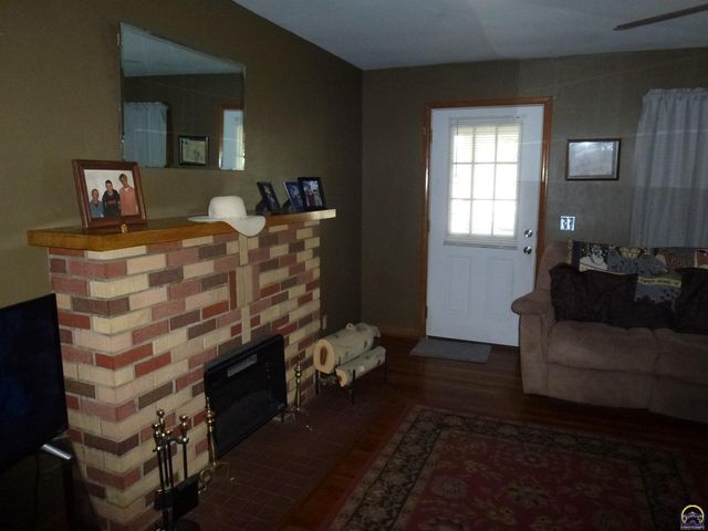 718 W 6th Ave, Emporia, KS 66801