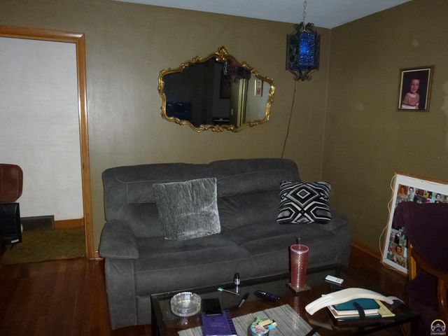 718 W 6th Ave, Emporia, KS 66801