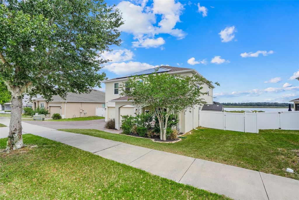 Image 2 of property listing at 693 BLACK EAGLE DRIVE, Groveland, FL 34736