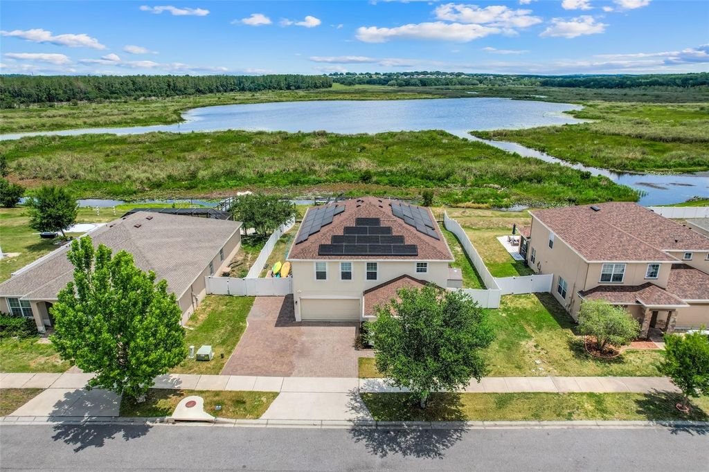 Image 7 of property listing at 693 BLACK EAGLE DRIVE, Groveland, FL 34736