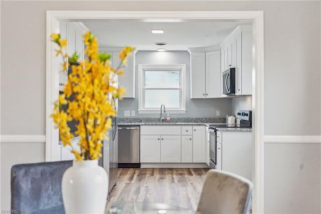 121 Cambridge PL, Hampton, VA 23669