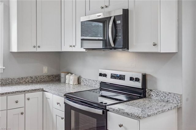 121 Cambridge PL, Hampton, VA 23669