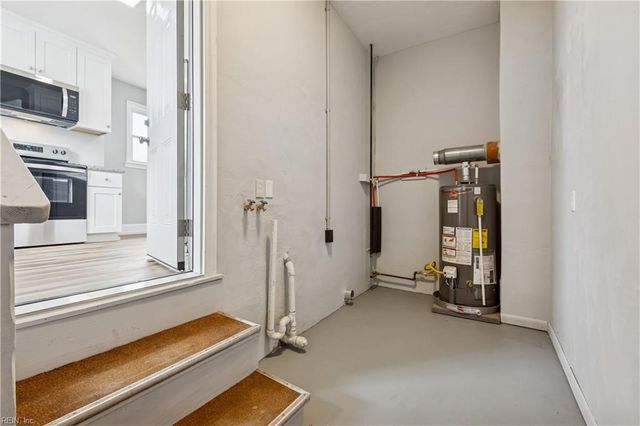 121 Cambridge PL, Hampton, VA 23669