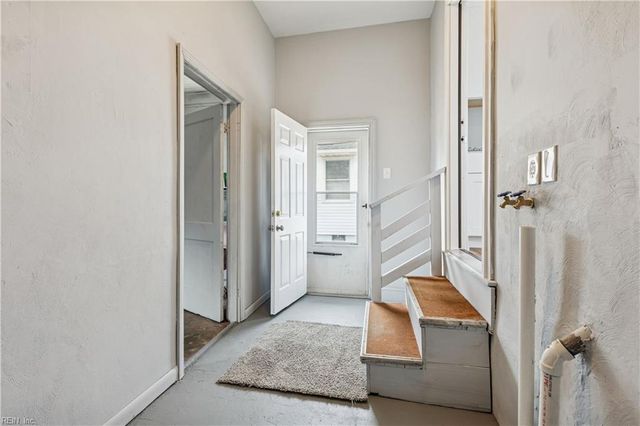 121 Cambridge PL, Hampton, VA 23669