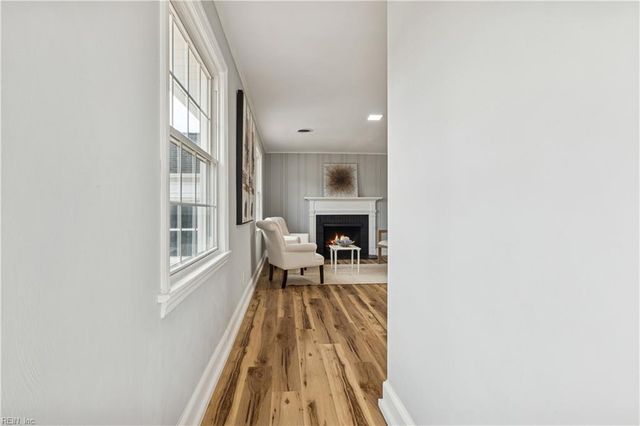 121 Cambridge PL, Hampton, VA 23669