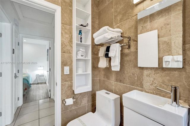 3305 NE 16th Ct, Fort Lauderdale, FL 33305