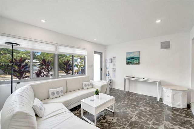 3305 NE 16th Ct, Fort Lauderdale, FL 33305