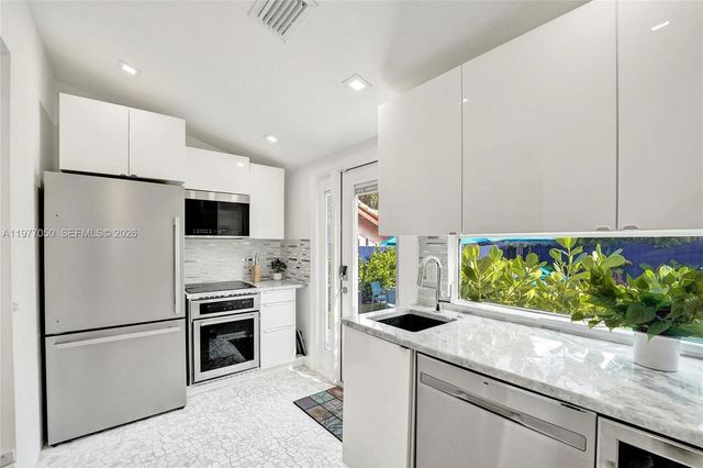 3305 NE 16th Ct, Fort Lauderdale, FL 33305