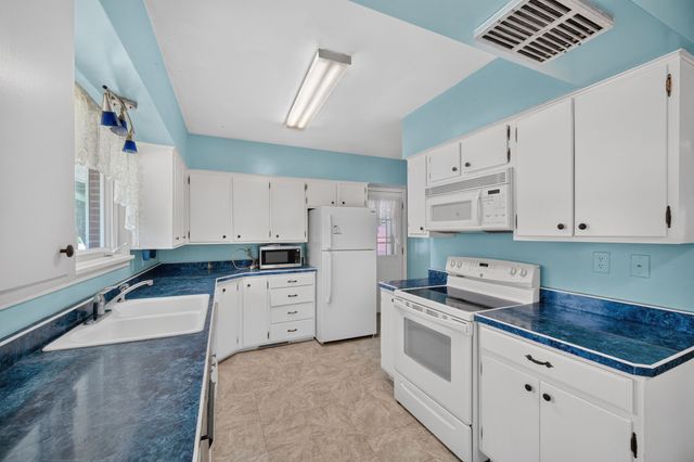 623 Rose Avenue, Des Moines, IA 50315