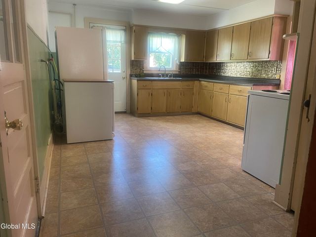 25 Saratoga Avenue, South Glens Falls, NY 12803