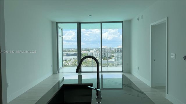2411 Laguna Circle 1807, North Miami, FL 33181