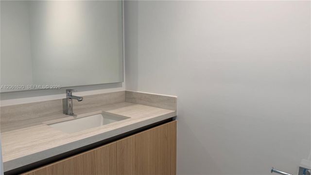 2411 Laguna Circle 1807, North Miami, FL 33181