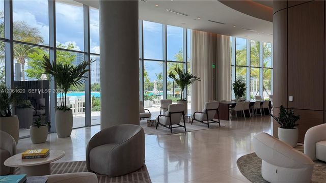 2411 Laguna Circle 1807, North Miami, FL 33181