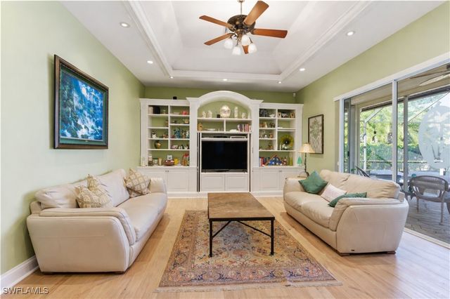 5867 Marble CT, Naples, FL 34110