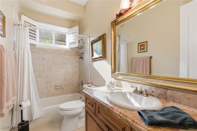 5867 Marble CT, Naples, FL 34110