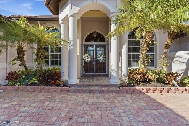 5867 Marble CT, Naples, FL 34110