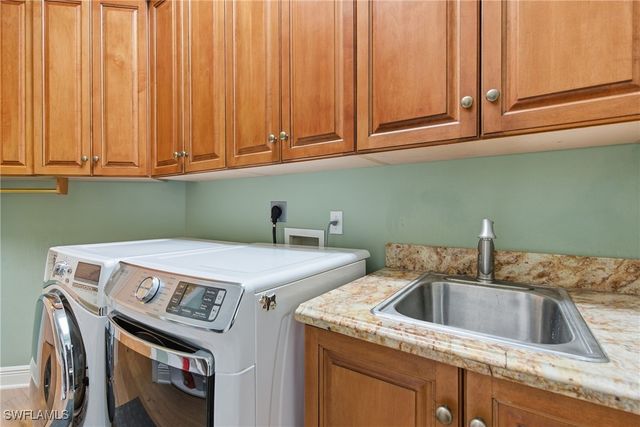 5867 Marble CT, Naples, FL 34110