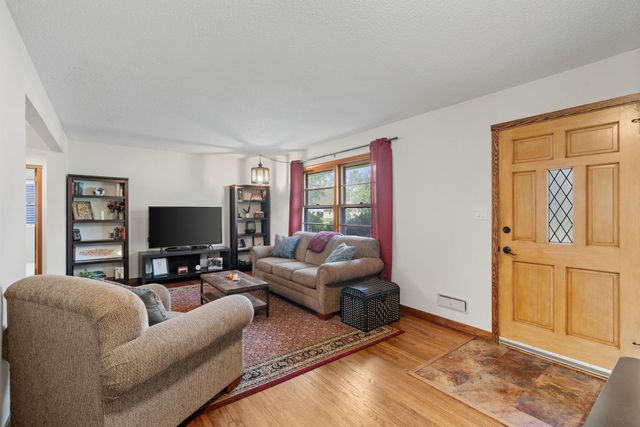 8528 Columbus Avenue S, Bloomington, MN 55420