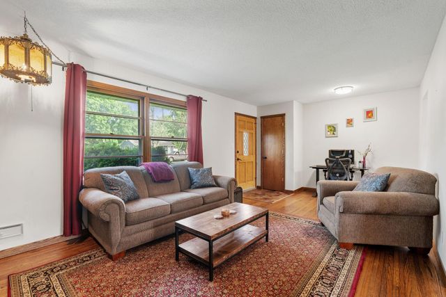 8528 Columbus Avenue S, Bloomington, MN 55420