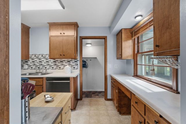 8528 Columbus Avenue S, Bloomington, MN 55420