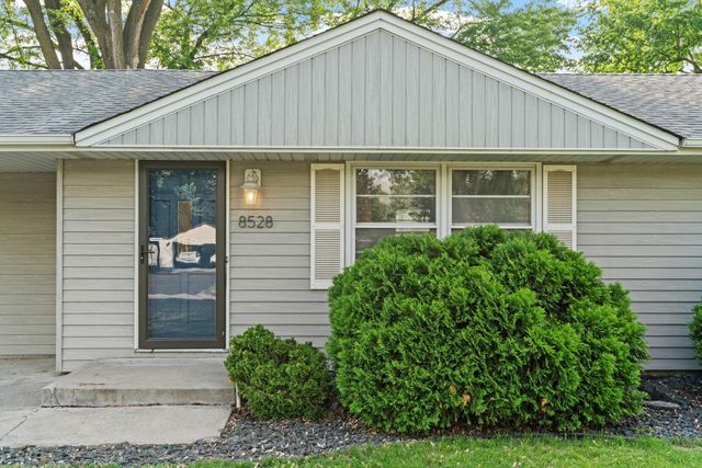 8528 Columbus Avenue S, Bloomington, MN 55420