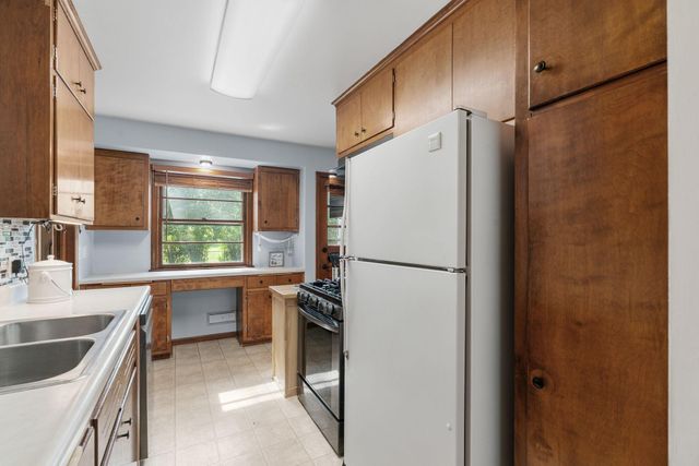 8528 Columbus Avenue S, Bloomington, MN 55420