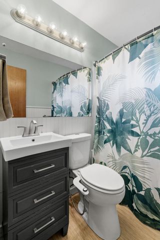 8528 Columbus Avenue S, Bloomington, MN 55420