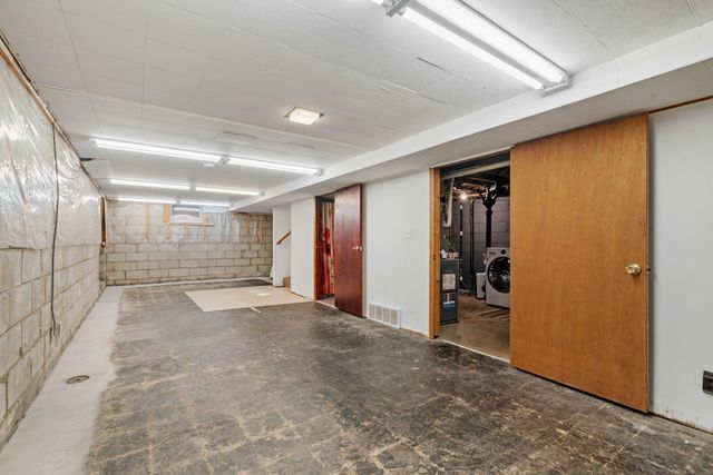 8528 Columbus Avenue S, Bloomington, MN 55420