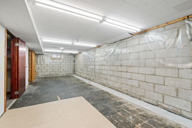 8528 Columbus Avenue S, Bloomington, MN 55420