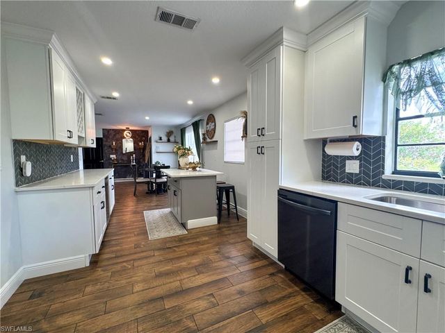 1019 Wyomi DR, Fort Myers, FL 33919