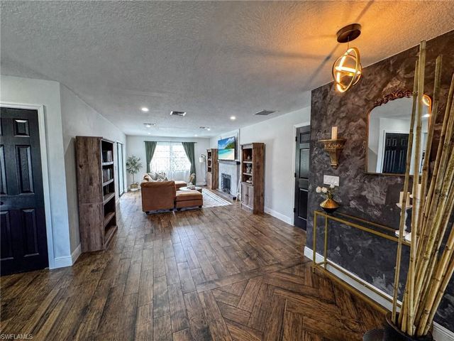 1019 Wyomi DR, Fort Myers, FL 33919