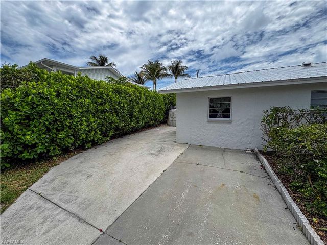 1019 Wyomi DR, Fort Myers, FL 33919