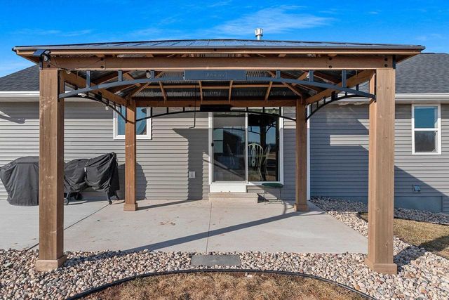 2301 CAMPFIRE COURT, Kaukauna, WI 54130