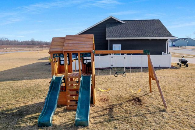 2301 CAMPFIRE COURT, Kaukauna, WI 54130