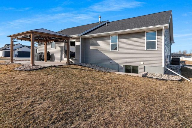 2301 CAMPFIRE COURT, Kaukauna, WI 54130