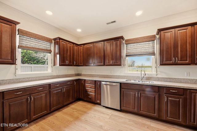 100 Dancer Lane, Oak Ridge, TN 37830