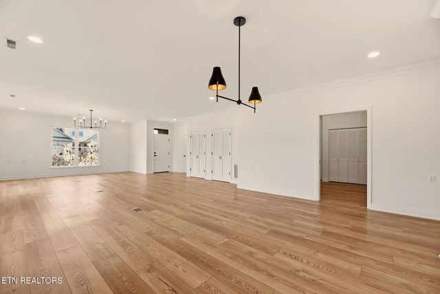 100 Dancer Lane, Oak Ridge, TN 37830