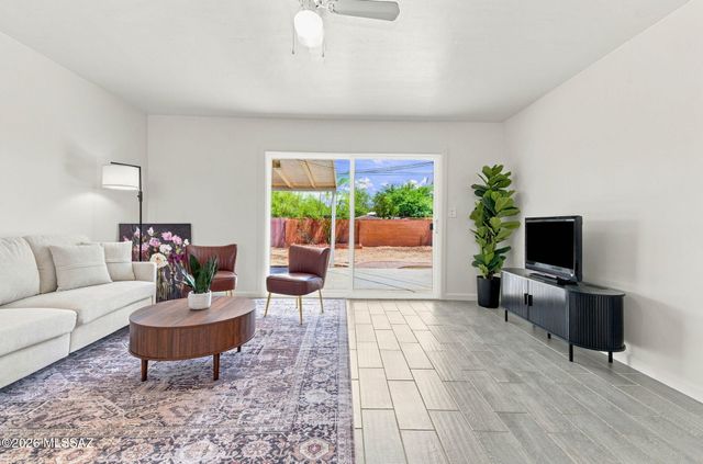 8261 E Kenyon Drive, Tucson, AZ 85710