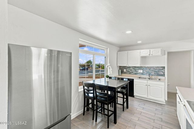 8261 E Kenyon Drive, Tucson, AZ 85710
