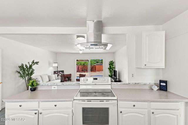 8261 E Kenyon Drive, Tucson, AZ 85710