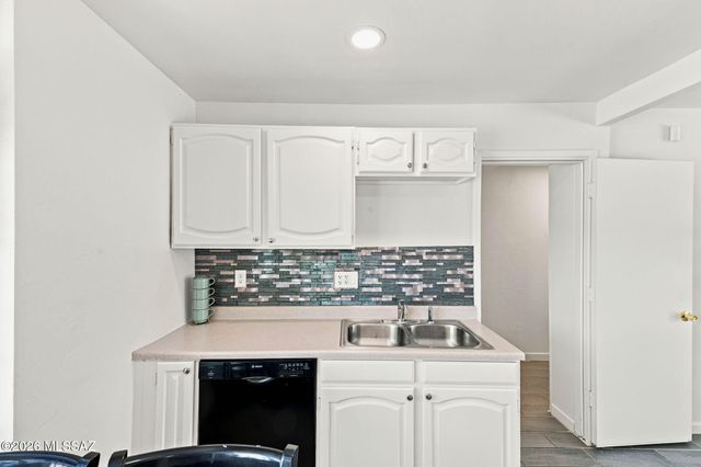 8261 E Kenyon Drive, Tucson, AZ 85710