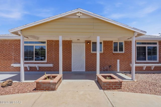 8261 E Kenyon Drive, Tucson, AZ 85710