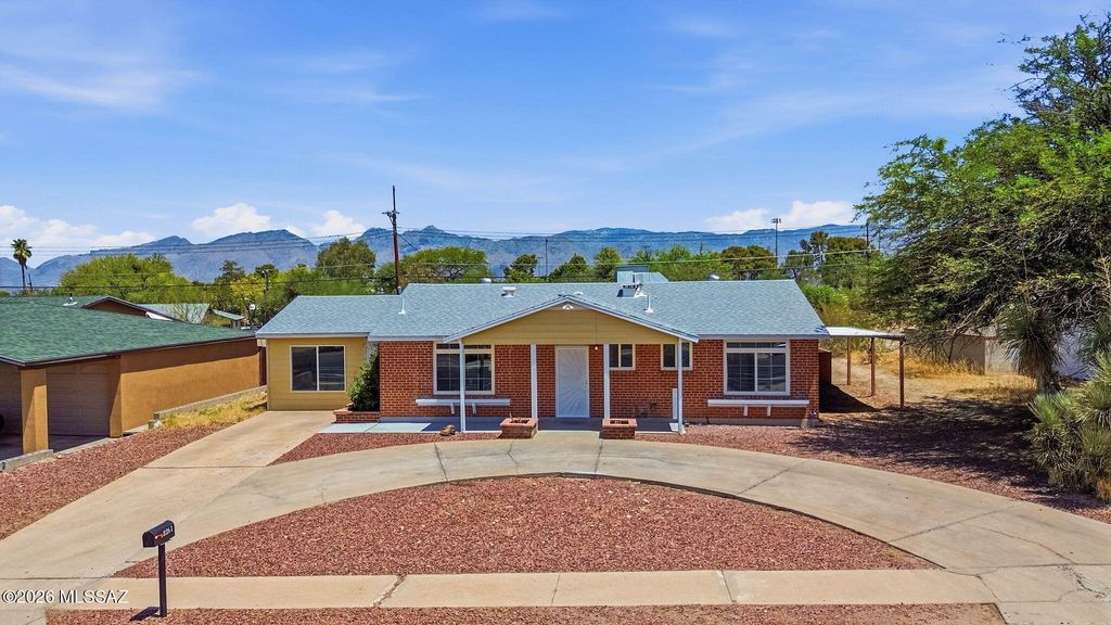 8261 E Kenyon Drive, Tucson, AZ 85710