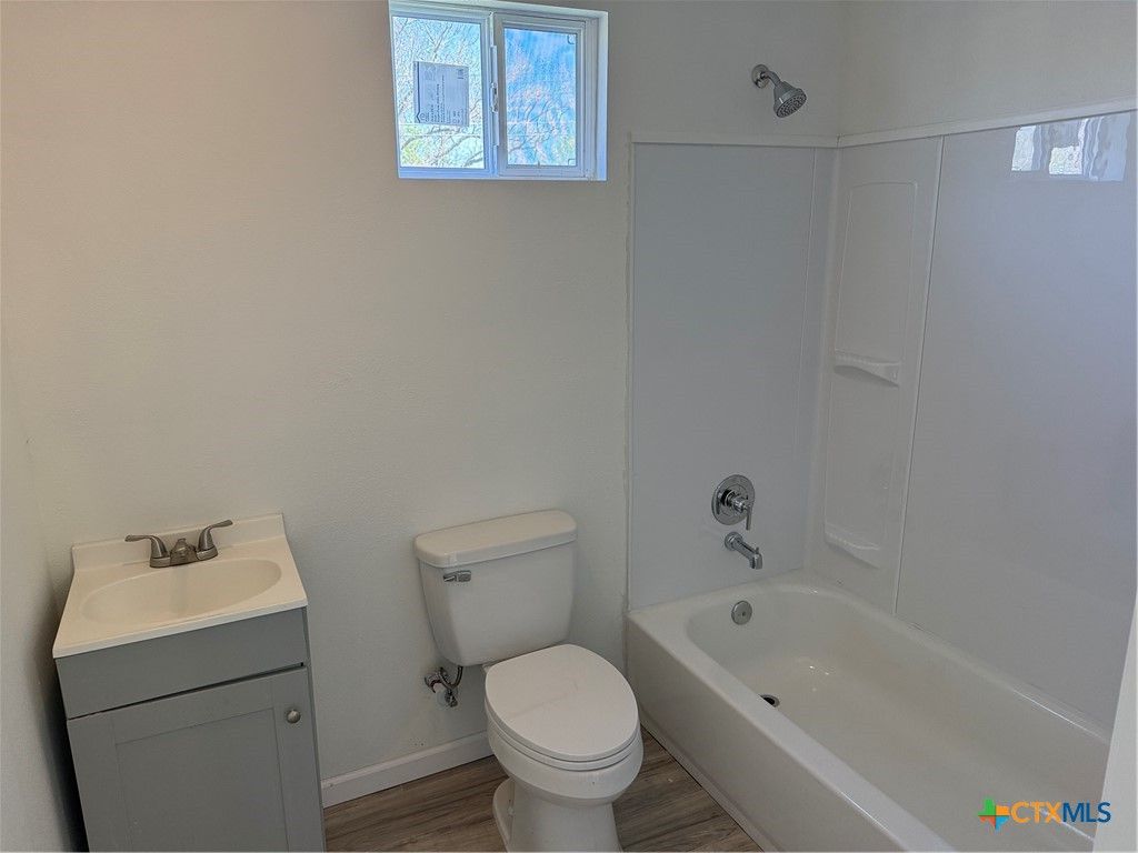 Image 11 of property listing at 2411 Mumphord Street, Victoria, TX 77901